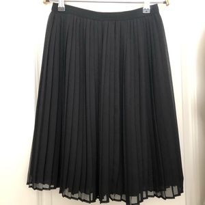 Unqlo pleated skirt